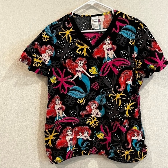 Women’s Disney scrubs black with little mermaid Ariel print v neck size X-Large - Picture 1 of 8